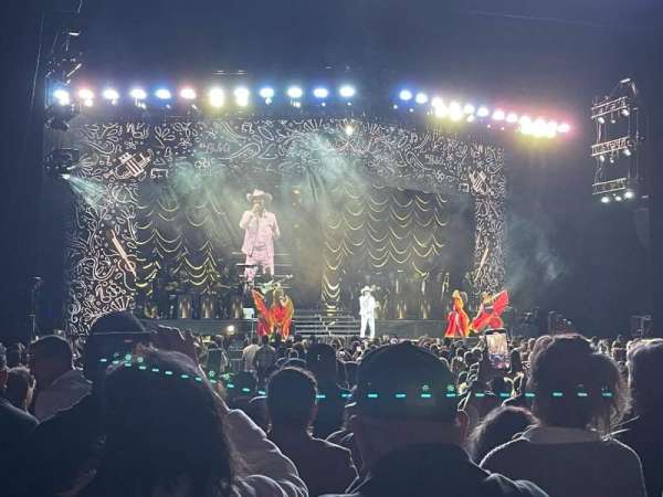 Smart Financial Centre, section: 102, row: EE, seat: 25
