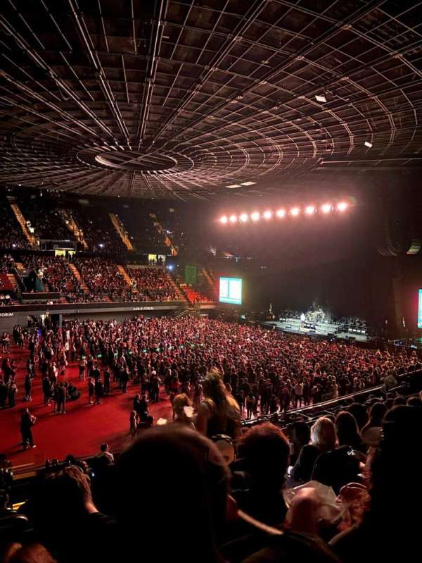 Kia Forum, section: 107, row: 14, seat: 9