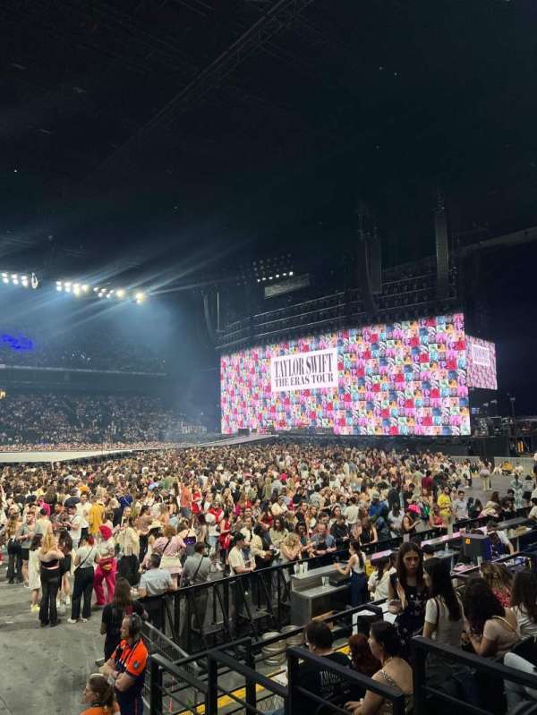 Paris La Défense Arena, section: 115, row: 10, seat: 14