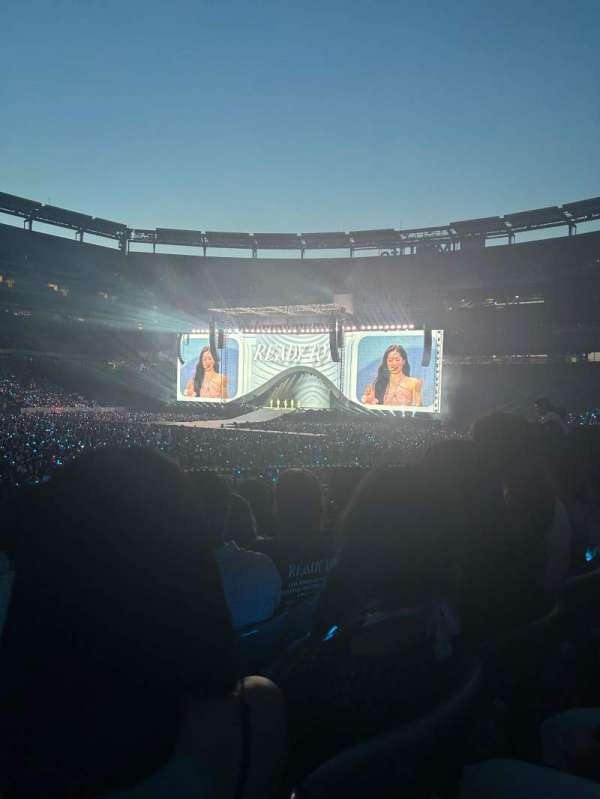 MetLife Stadium, section: 117, row: 18, seat: 13