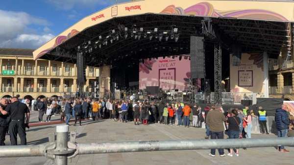 The Piece Hall, section: Access platform