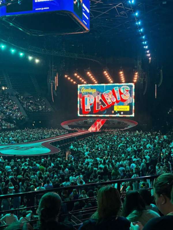 Accor Arena, section: Balcon B, row: 17, seat: 32
