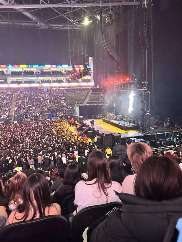 The O2, London, section: 112, row: V, seat: 375