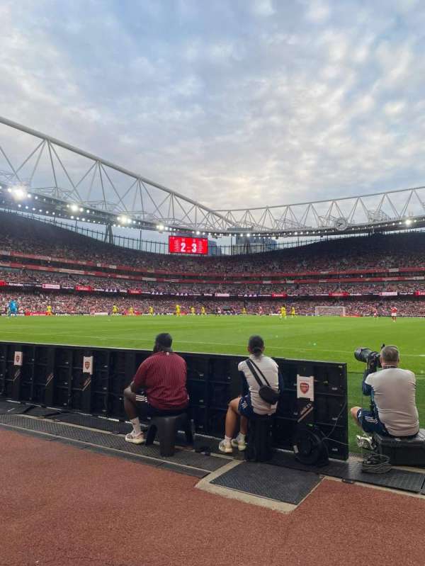 Emirates Stadium, section: 6, row: 1, seat: 162