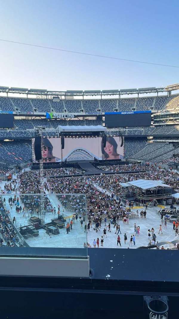 MetLife Stadium, section: 229, row: 2, seat: 21