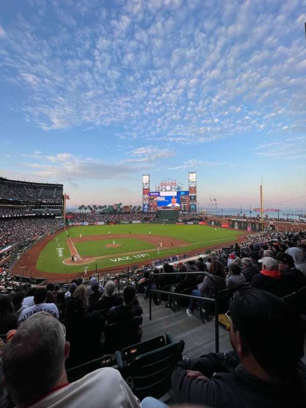 Oracle Park, section: 212, row: H, seat: 2