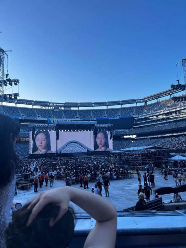 MetLife Stadium, section: 129, row: 11, seat: 10