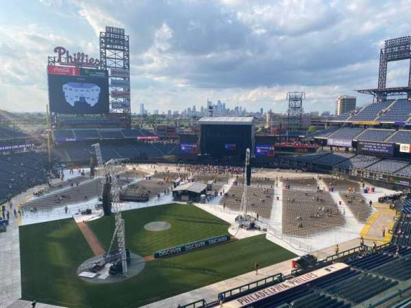 Citizens Bank Park, section: 318, row: 2, seat: 6