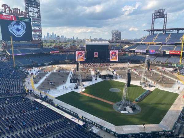 Citizens Bank Park, section: 322, row: 2, seat: 5