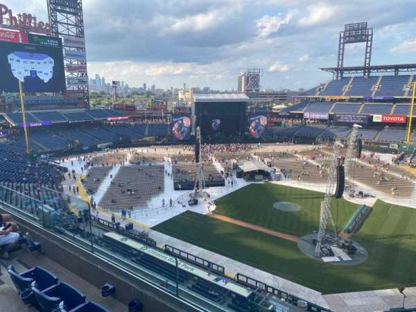 Citizens Bank Park, section: 323, row: 3, seat: 5