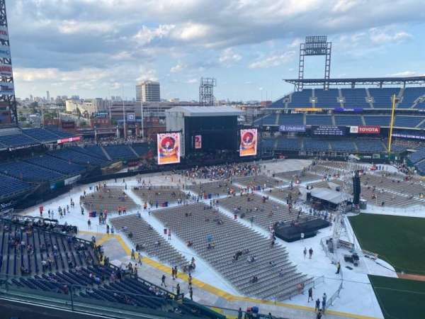 Citizens Bank Park, section: 327, row: 5, seat: 15