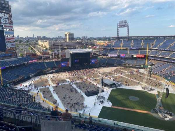 Citizens Bank Park, section: 425, row: 13, seat: 17