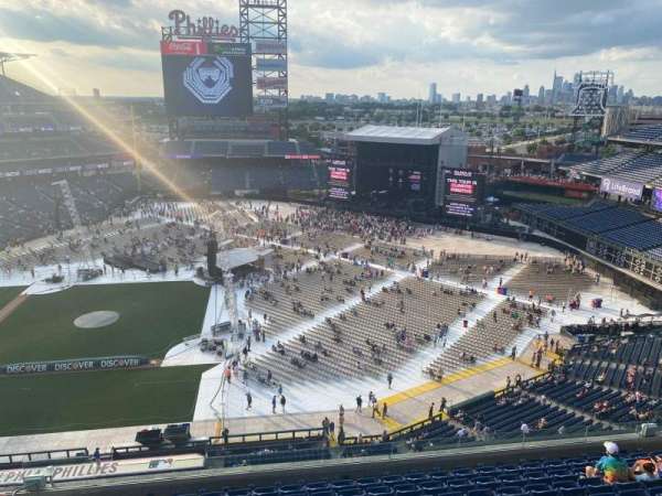 Citizens Bank Park, section: 414, row: 1, seat: 18