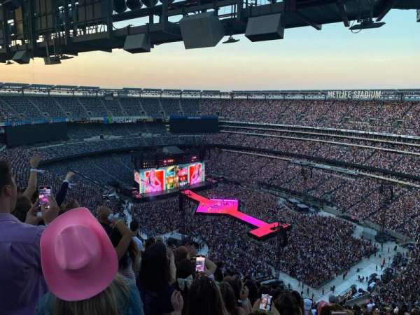 MetLife Stadium, section: 332, row: 26, seat: 24