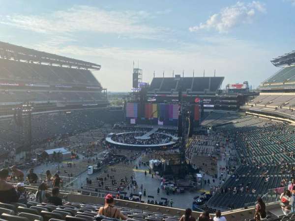 Lincoln Financial Field, section: M13, row: 18, seat: 21