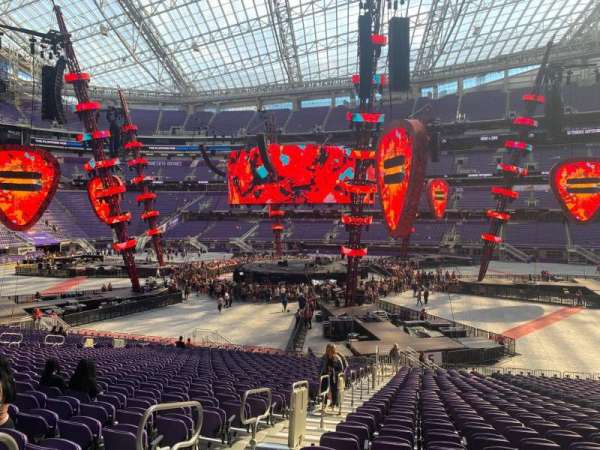 U.S. Bank Stadium, section: v1, row: 27, seat: 8