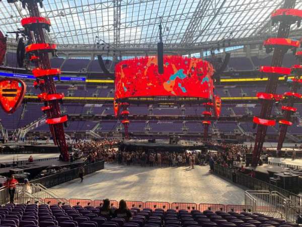 U.S. Bank Stadium, section: v3, row: 13, seat: 8