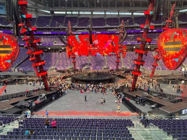 U.S. Bank Stadium, section: v8, row: 3, seat: 8