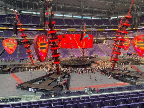 U.S. Bank Stadium, section: v9, row: 8, seat: 14