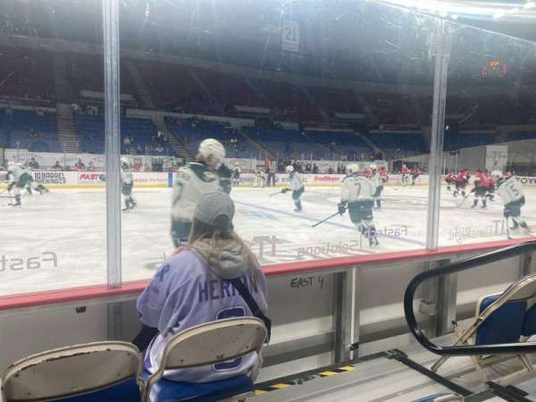 Veterans Memorial Coliseum, Portland, section: 103, row: ee, seat: 2