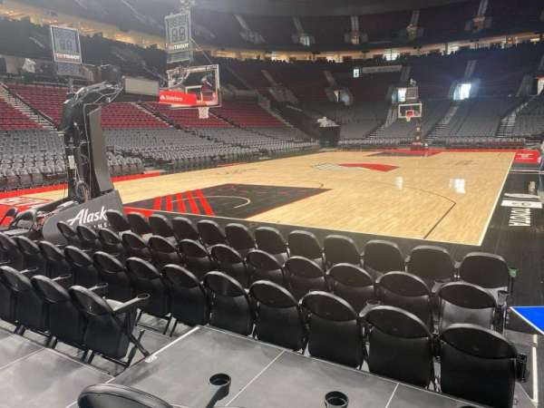 Moda Center, section: 105, row: hh, seat: 3