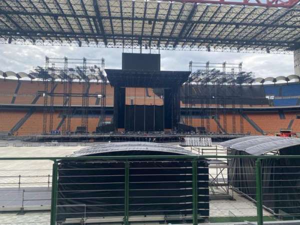 San Siro, section: r, row: 1, seat: 12