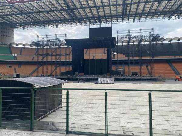 San Siro, section: o, row: 1, seat: 21