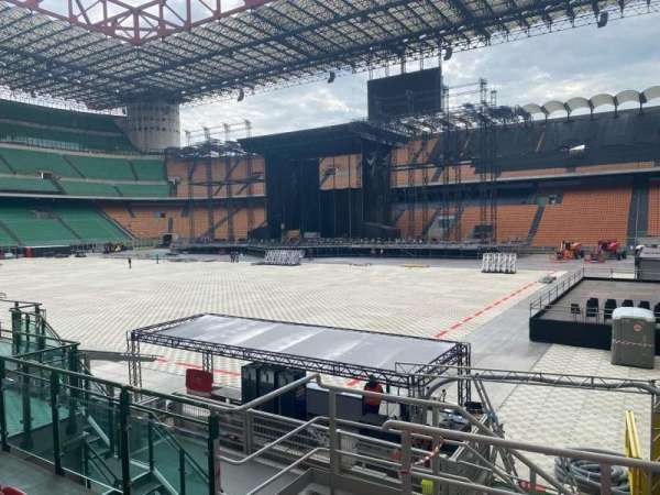 San Siro, section: l, row: 5, seat: 22
