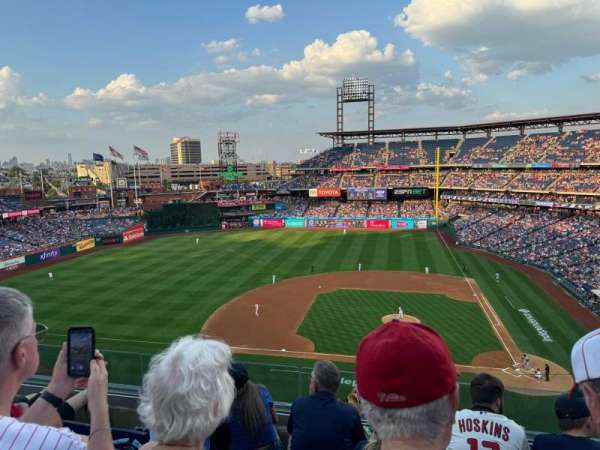 Citizens Bank Park, section: 325, row: 4, seat: 17