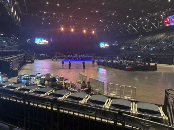 Hallenstadion, section: x0, row: 17, seat: 3