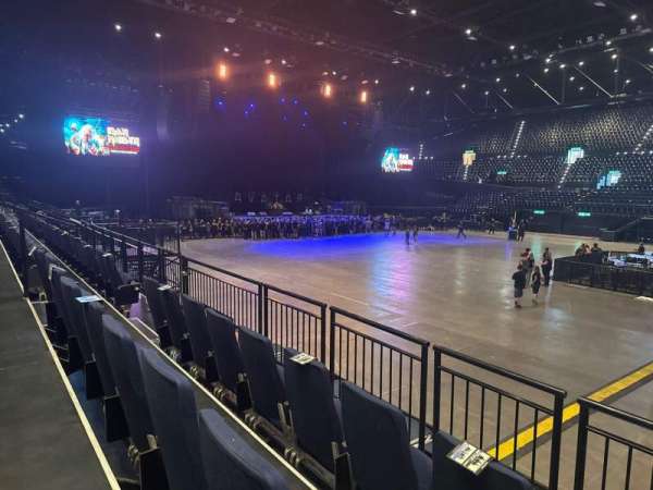 Hallenstadion, section: v1, row: 20, seat: 5