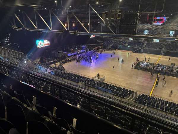 Hallenstadion, section: v2, row: 51, seat: 10