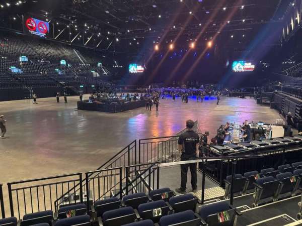 Hallenstadion, section: c0, row: 20, seat: 4