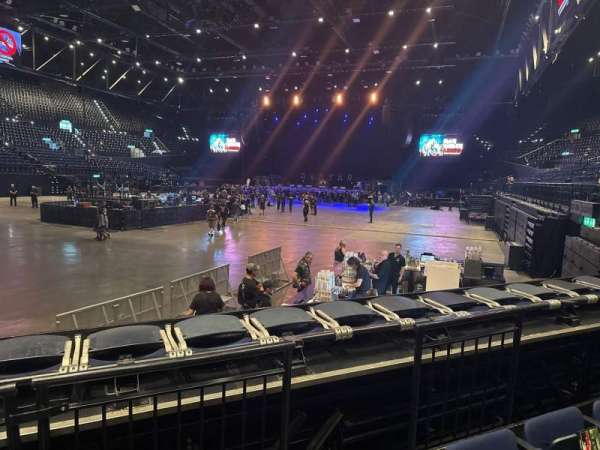 Hallenstadion, section: d0, row: 17, seat: 21