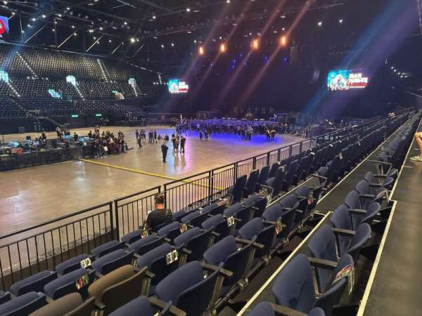 Hallenstadion, section: e0, row: 23, seat: 9