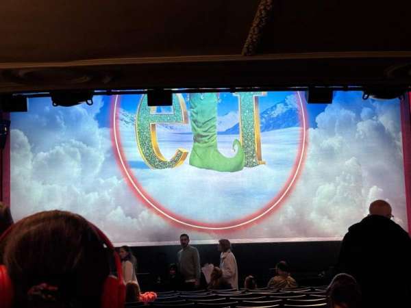 Aldwych Theatre, section: Stalls, row: Q, seat: 20
