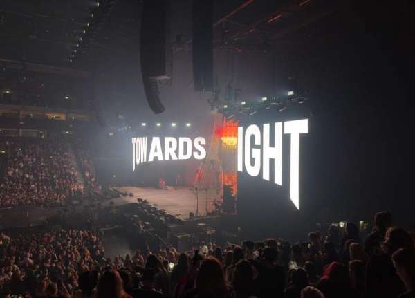 Uber Arena, section: 208, row: 17, seat: 7