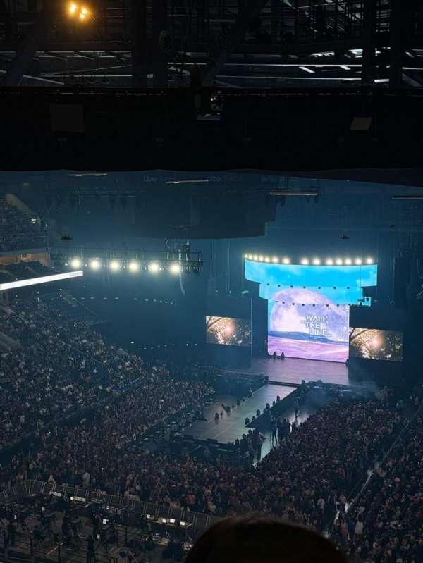 Uber Arena, section: 414, row: 14, seat: 1
