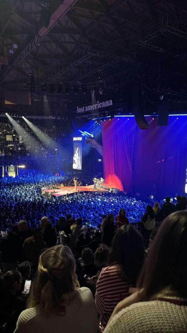 Unipol Arena, section: Est 1 Anello Settore B, row: 8, seat: 18