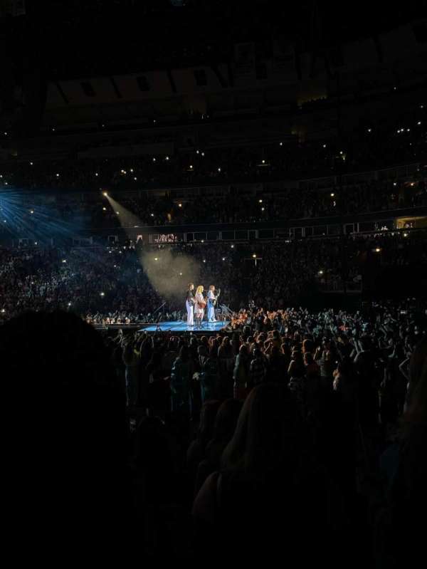 United Center, section: 121, row: 7, seat: 5