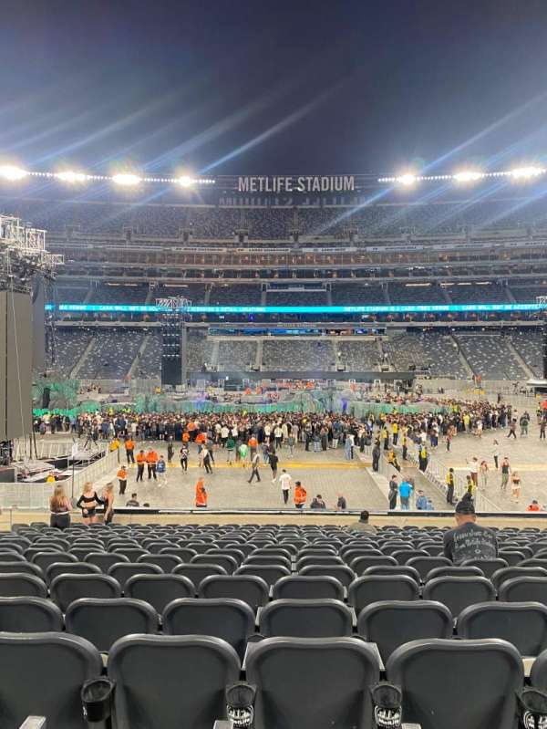 MetLife Stadium, section: 139, row: 23, seat: 17