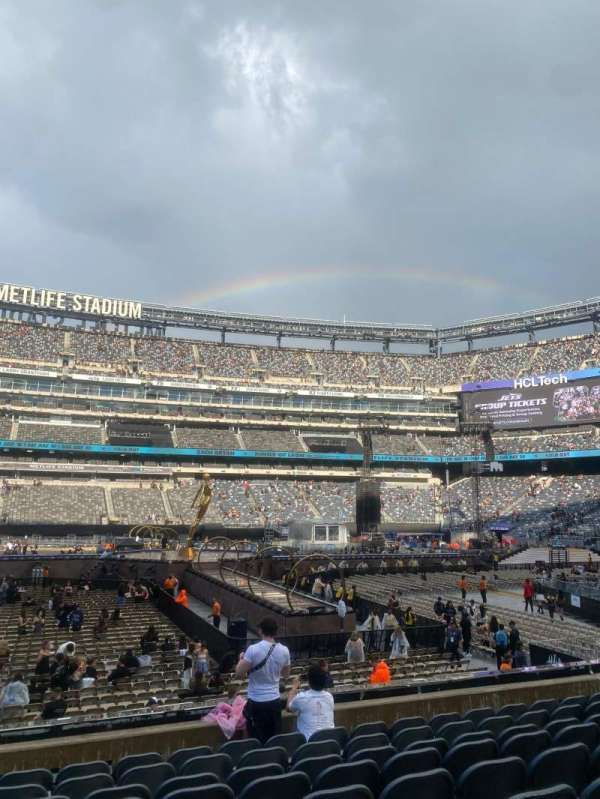 MetLife Stadium, section: 139, row: 23, seat: 17