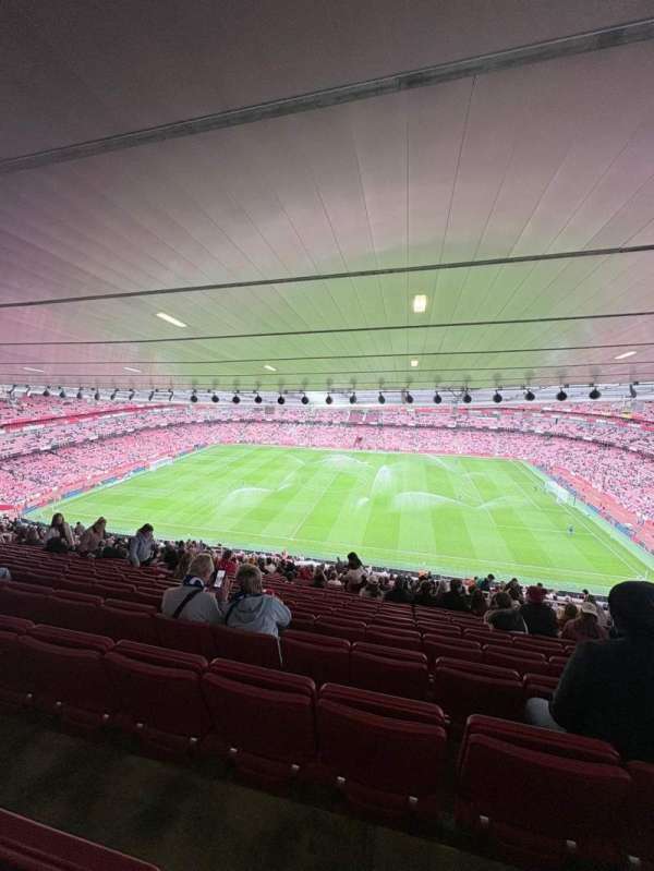 Emirates Stadium, section: 111, row: 27, seat: 570