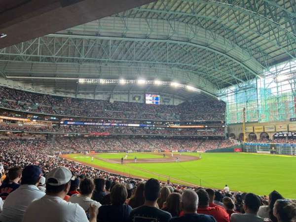 Daikin Park, section: 133, row: 34, seat: 14