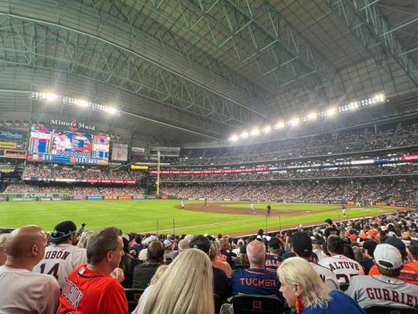 Daikin Park, section: 107, row: 19, seat: 10