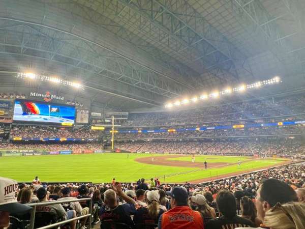 Daikin Park, section: 107, row: 29, seat: 3