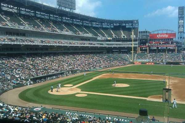 Rate Field, section: 220, seat: 3
