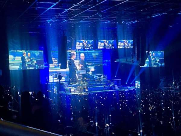 Acrisure Arena, section: 123, row: V, seat: 11