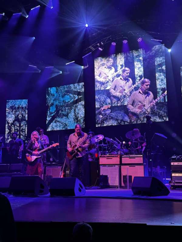 Beacon Theatre, section: Orchestra 2, row: DD, seat: 4