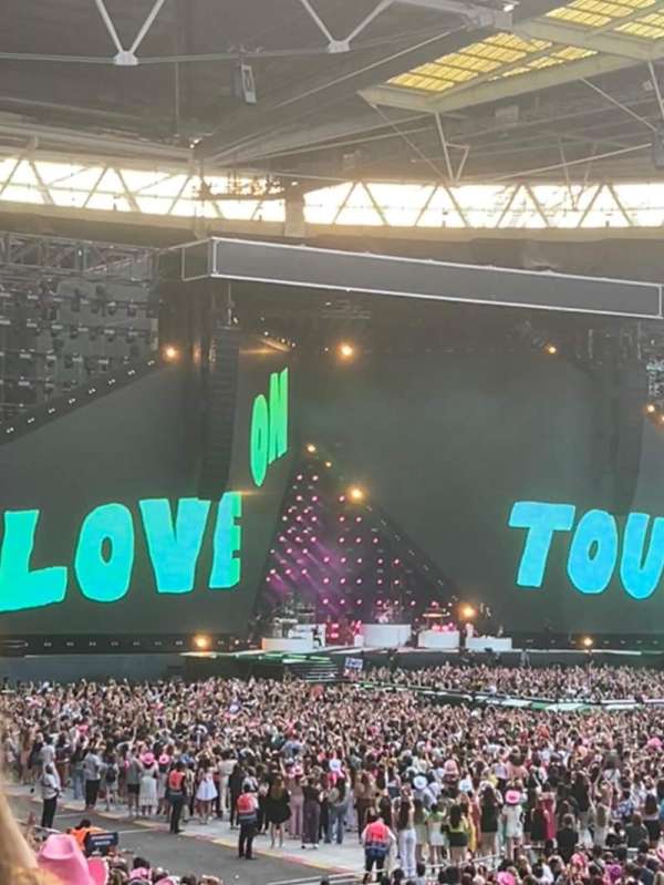 Wembley Stadium, section: 120, row: 17